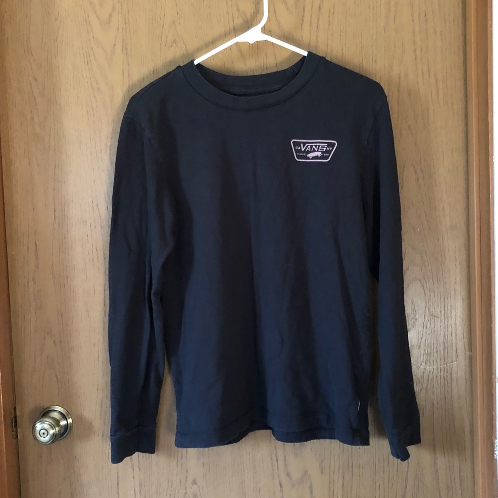 Calling ALL Vans fans!! 🖤 Black Vans LS Shirt